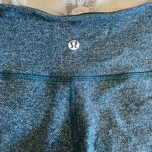 Lululemon Leggings - size small/6 - hardly worn!